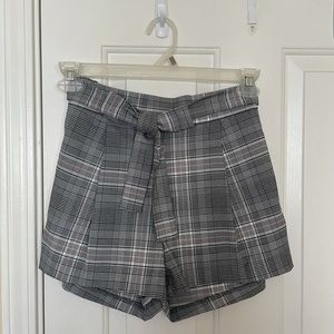 H&M high waisted pleated shorts size 4